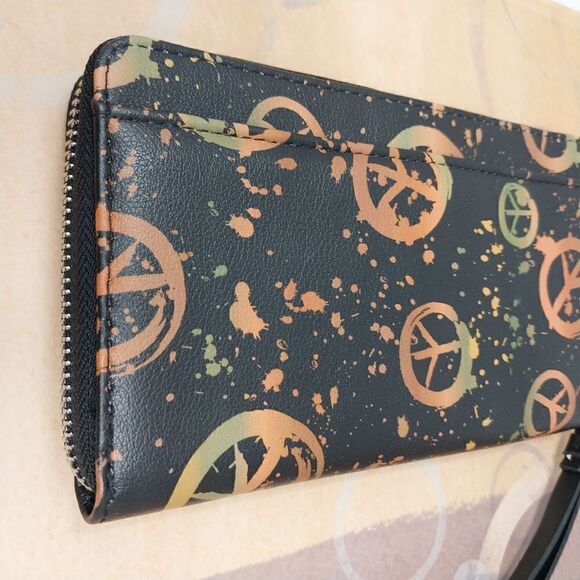 Faux leather Peace sign wallet/wristlet. - Picture 6 of 6